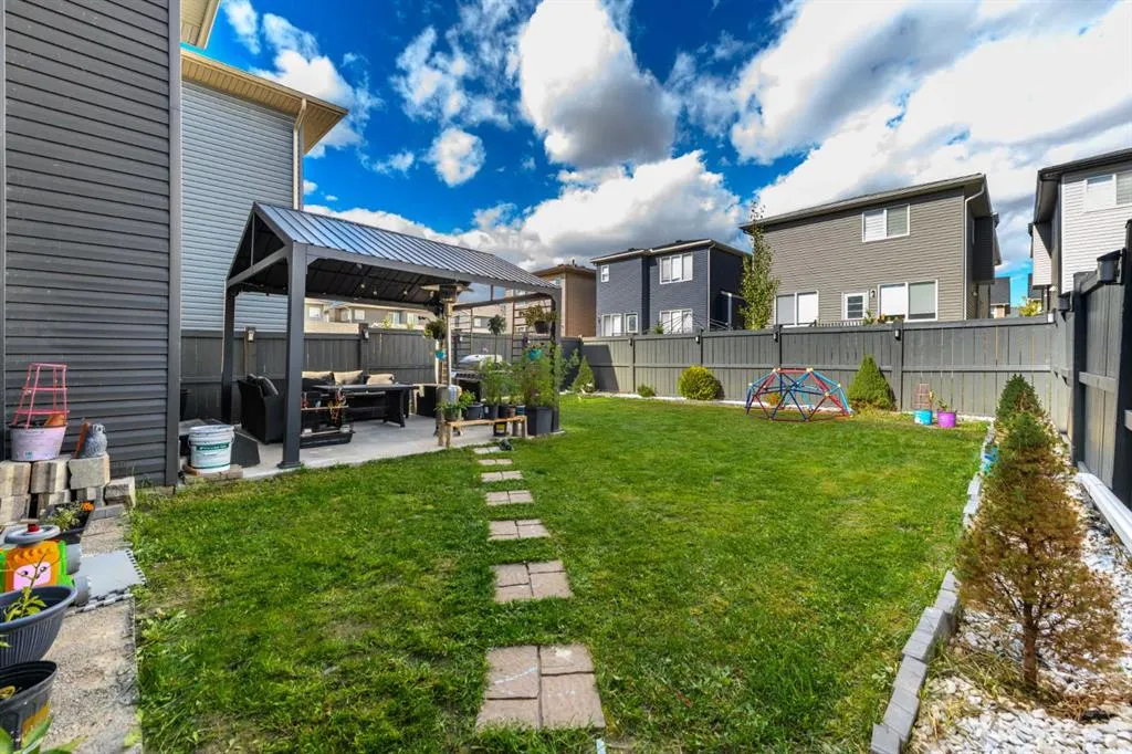 124 Corner Meadows Park NE