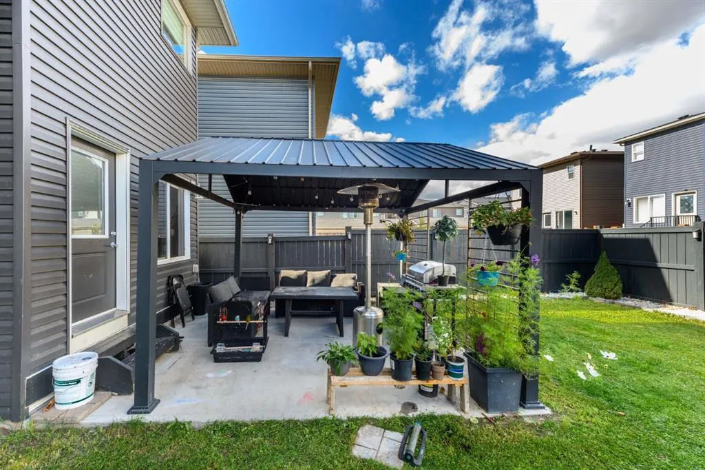 124 Corner Meadows Park NE
