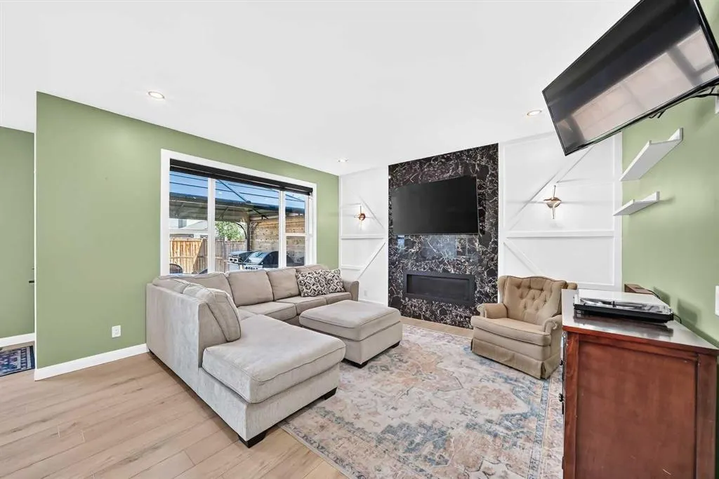 128 Ravenskirk Close SE