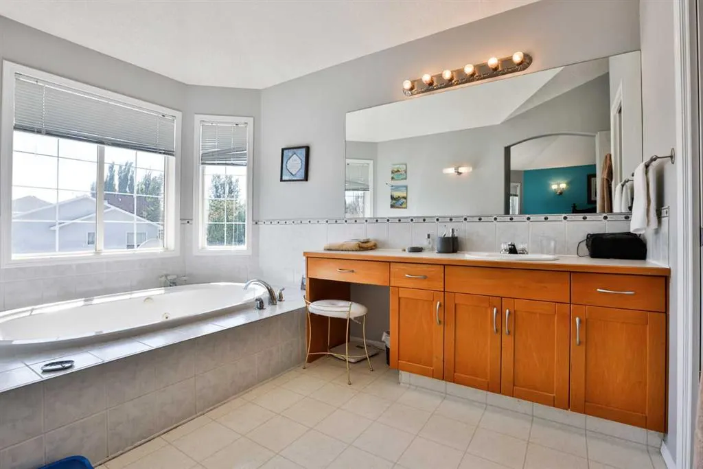 139 Heritage Circle W