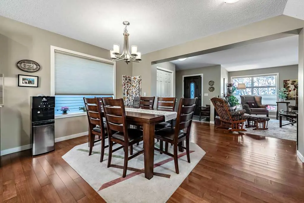 86 Walden Crescent SE