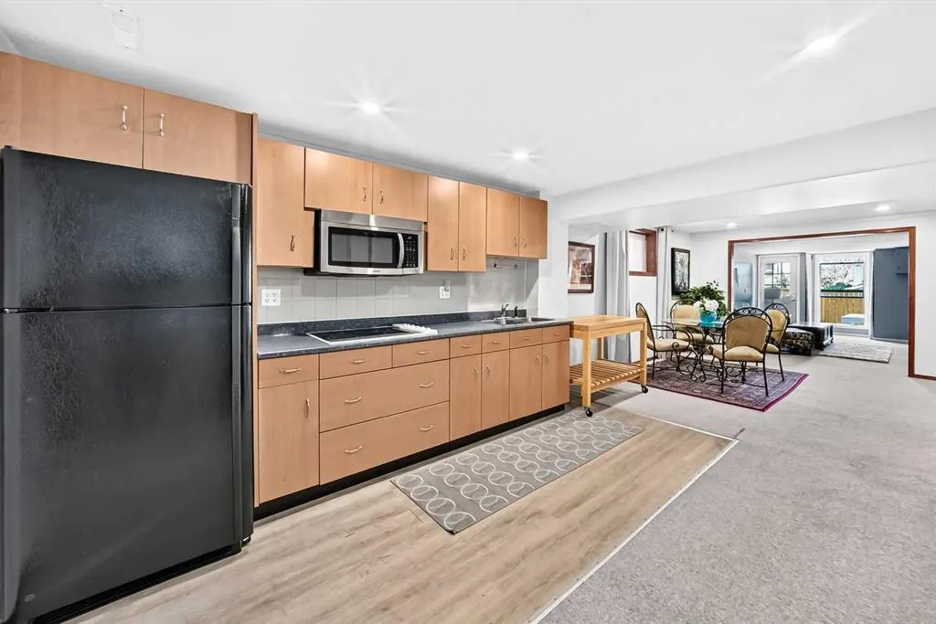 155 Strathcona Close SW