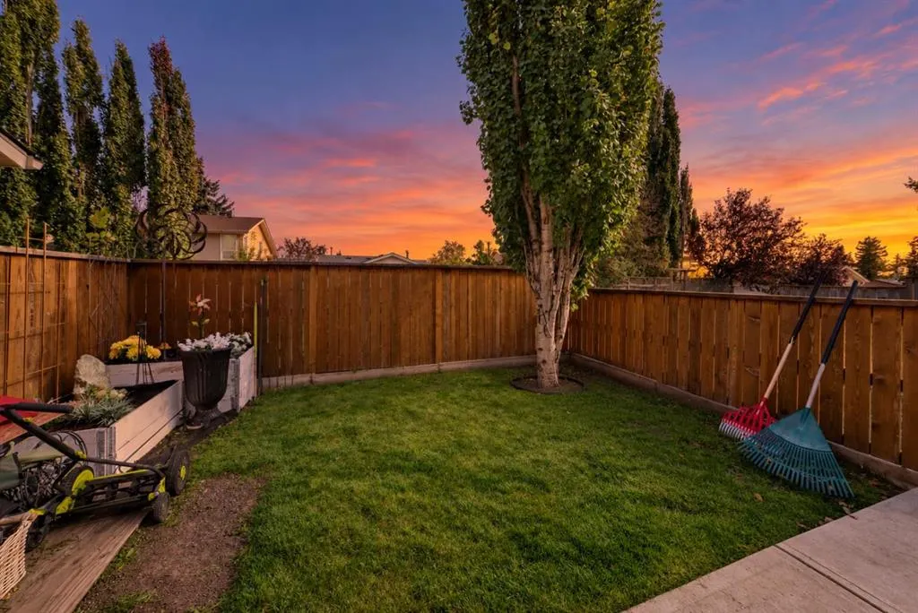 155 Strathcona Close SW