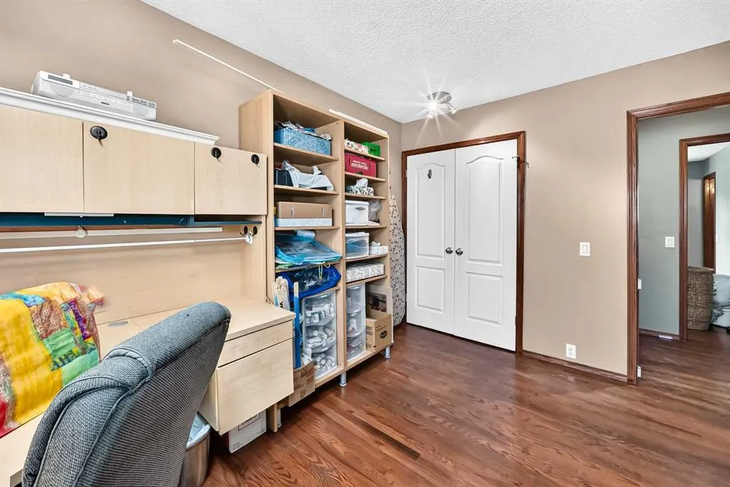 155 Strathcona Close SW