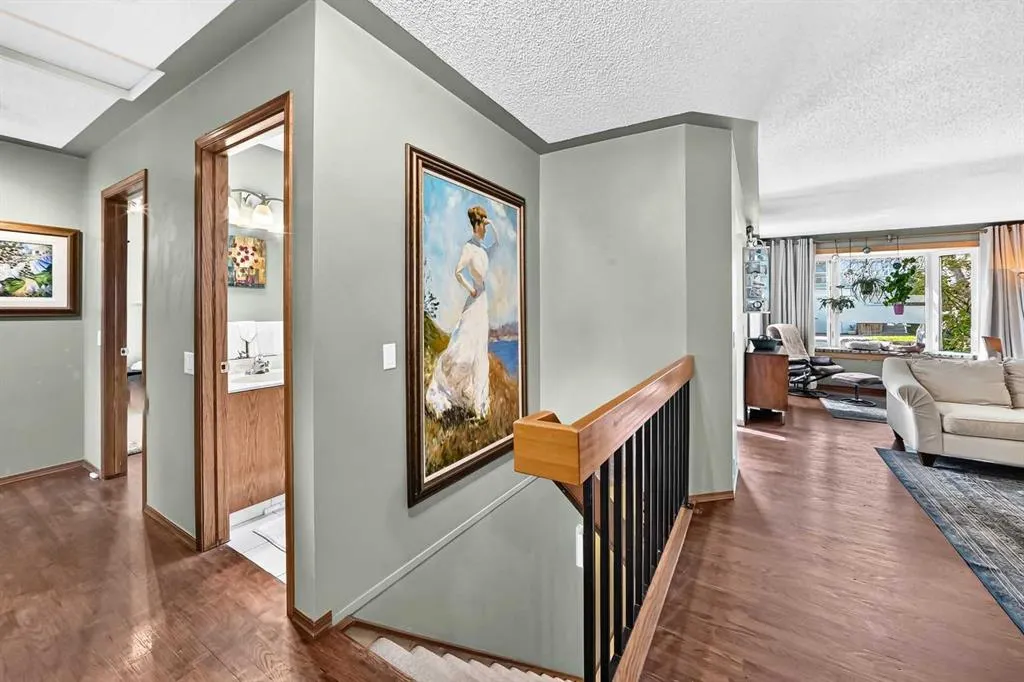 155 Strathcona Close SW