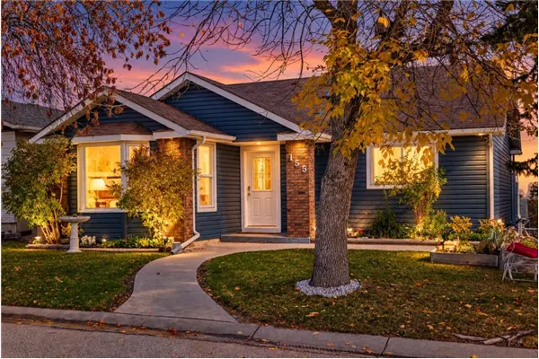 155 Strathcona Close SW