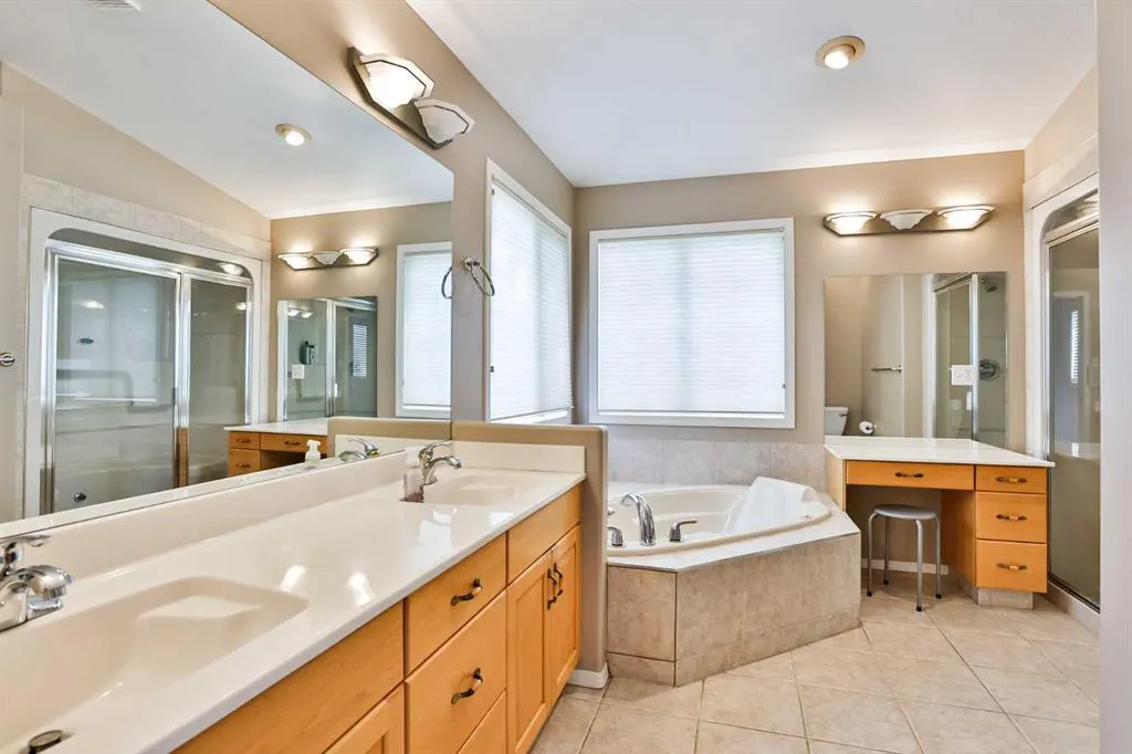 37 Squamish Crescent W