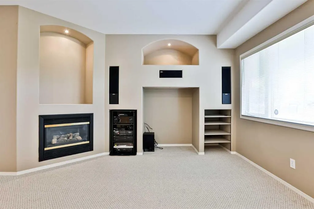 37 Squamish Crescent W