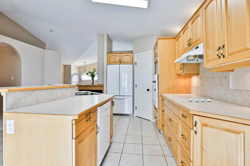 37 Squamish Crescent W