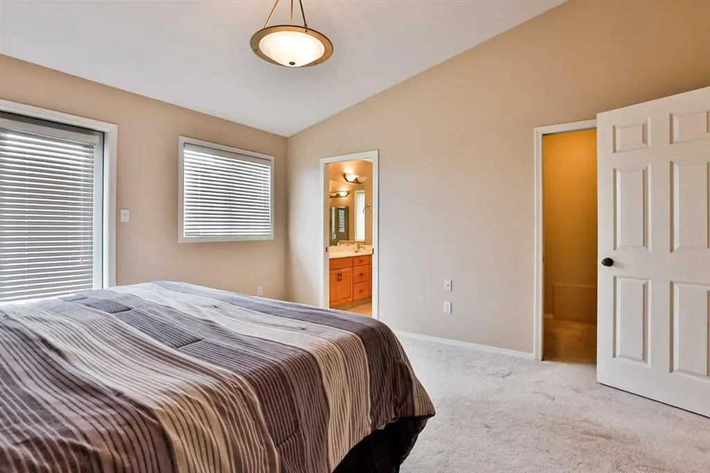 37 Squamish Crescent W