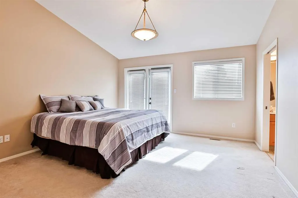 37 Squamish Crescent W