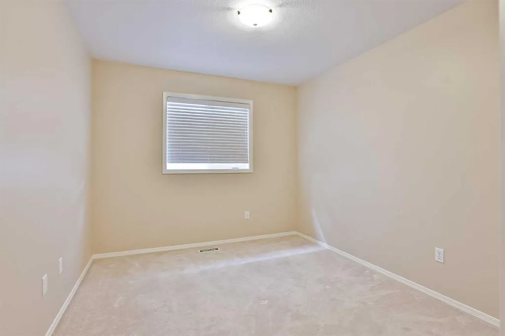 37 Squamish Crescent W