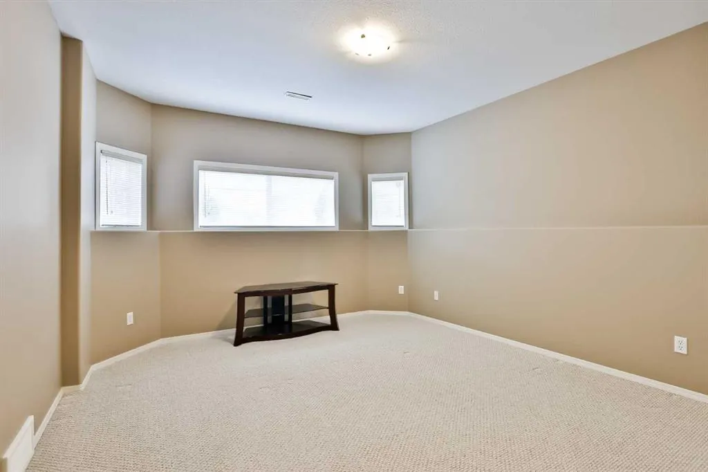 37 Squamish Crescent W