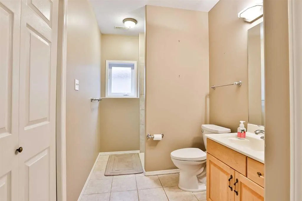 37 Squamish Crescent W
