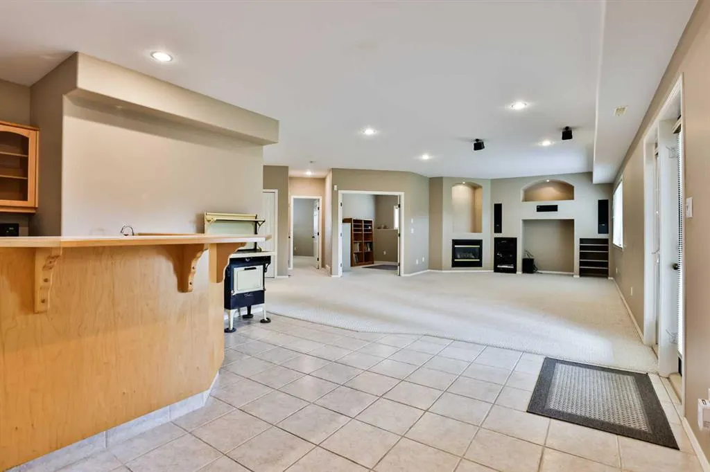 37 Squamish Crescent W
