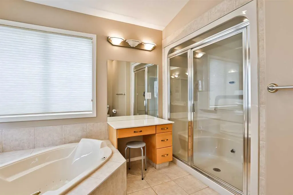 37 Squamish Crescent W