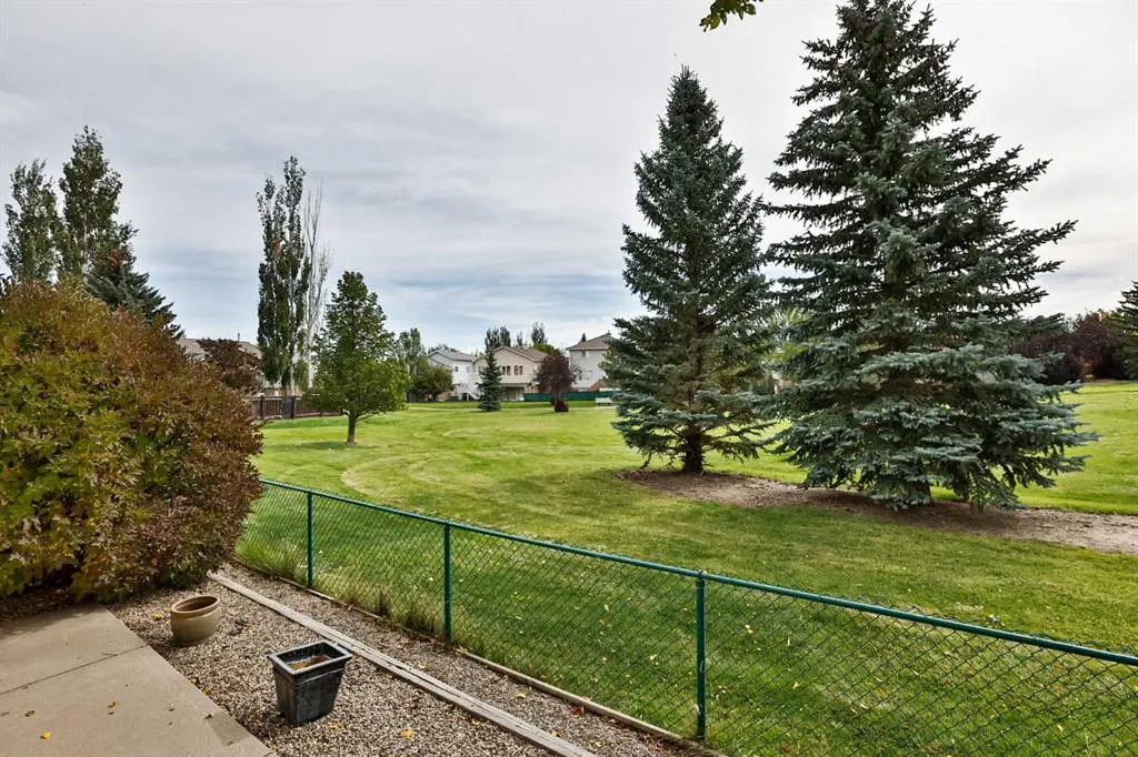 37 Squamish Crescent W