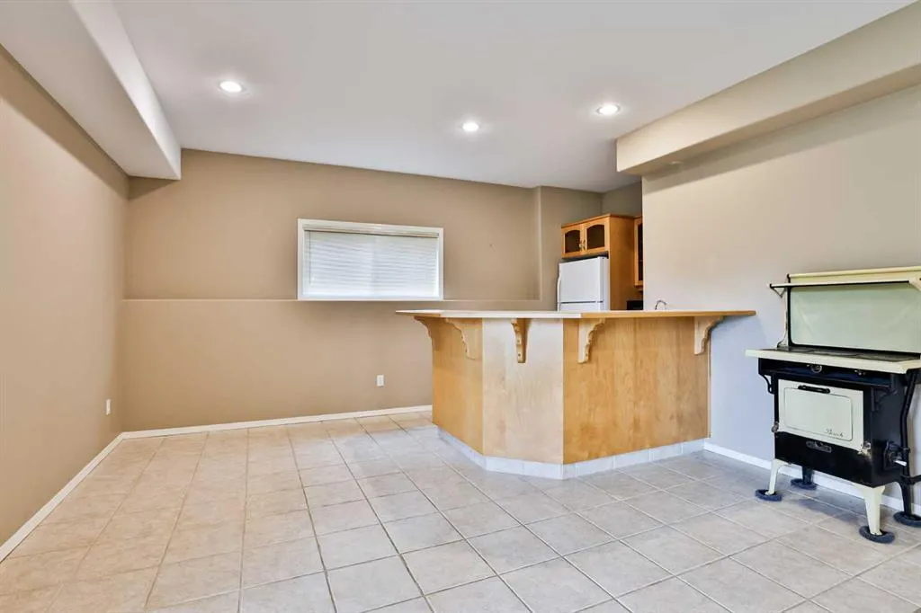 37 Squamish Crescent W