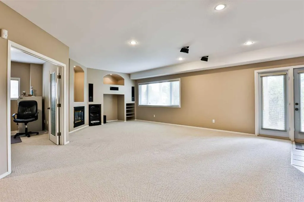 37 Squamish Crescent W