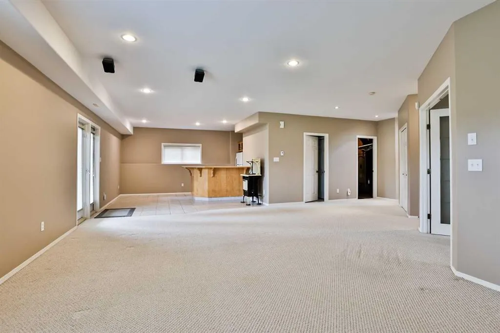 37 Squamish Crescent W