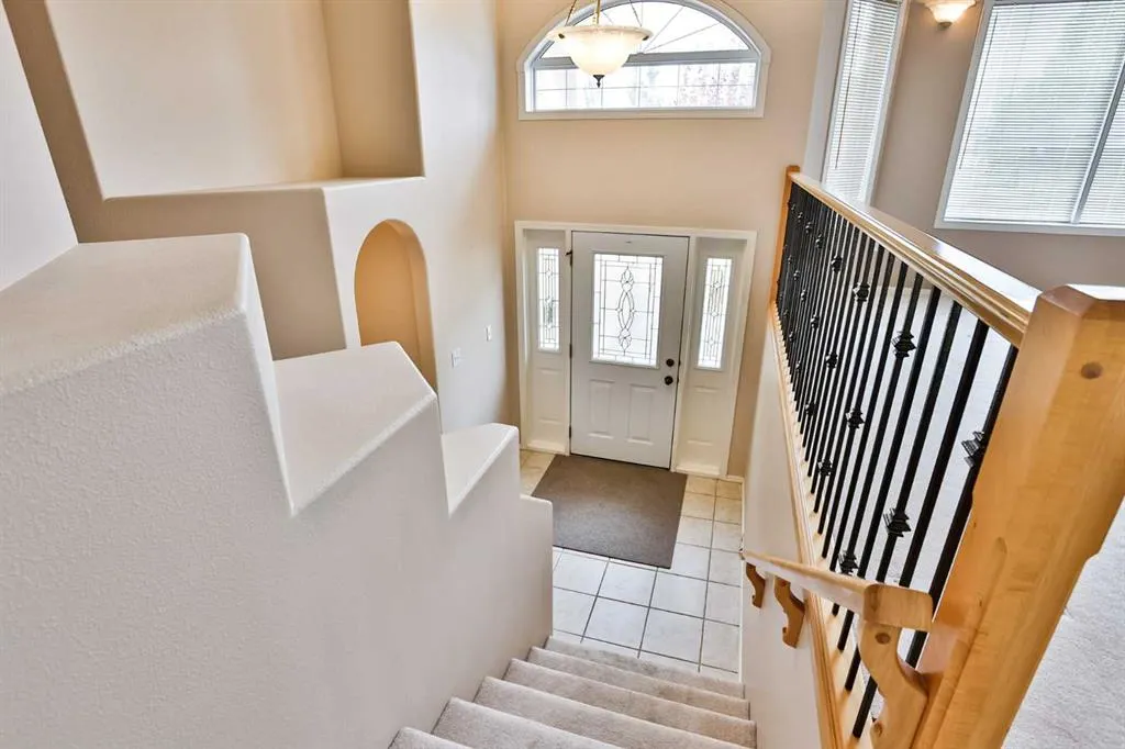 37 Squamish Crescent W