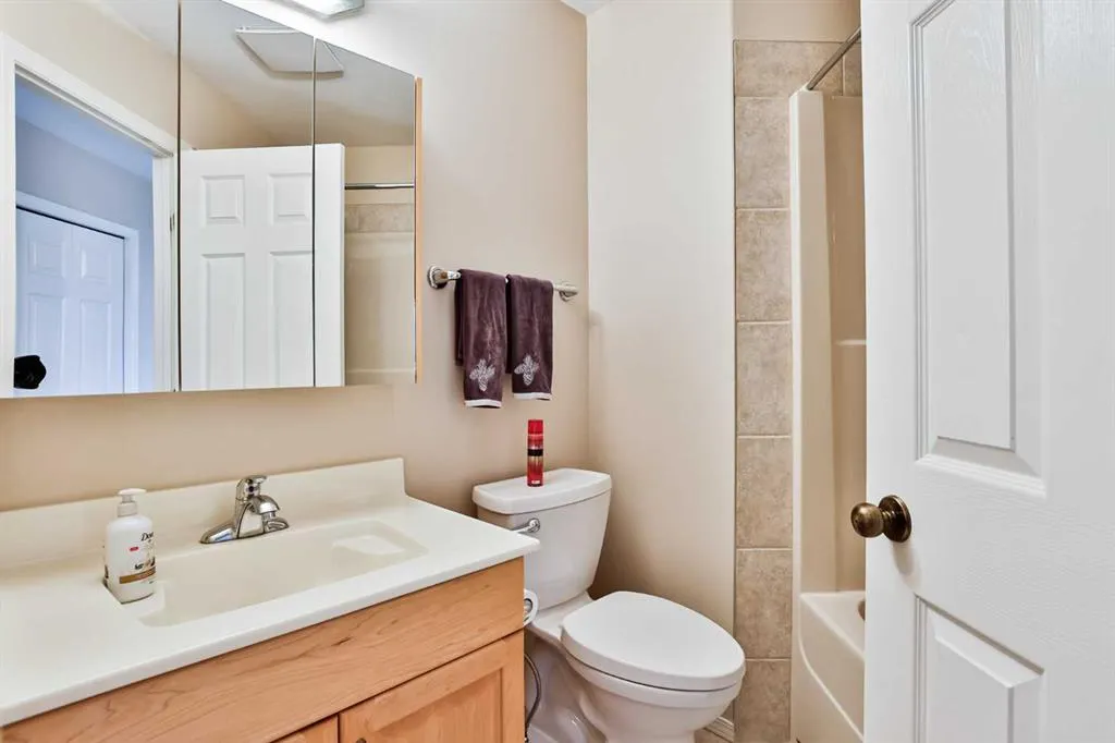 37 Squamish Crescent W