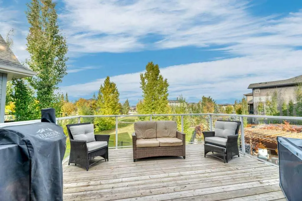 32 Walden Place SE