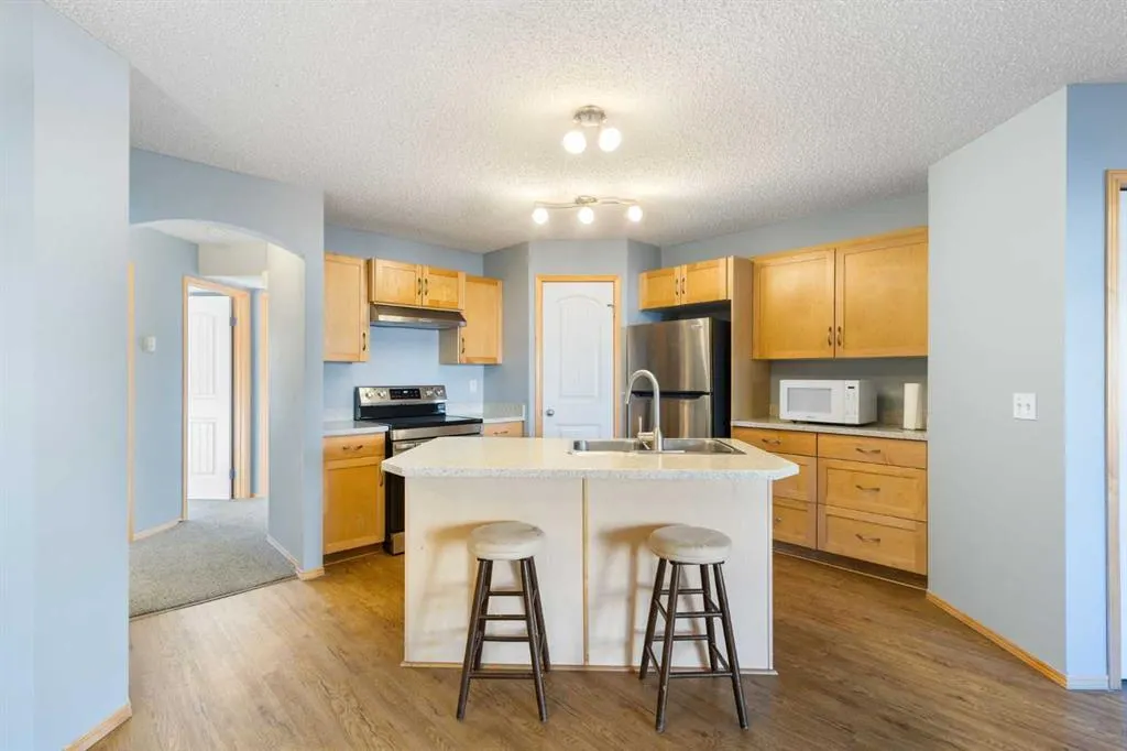 23 Everridge Square SW #104
