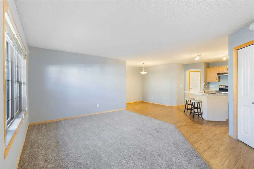23 Everridge Square SW #104