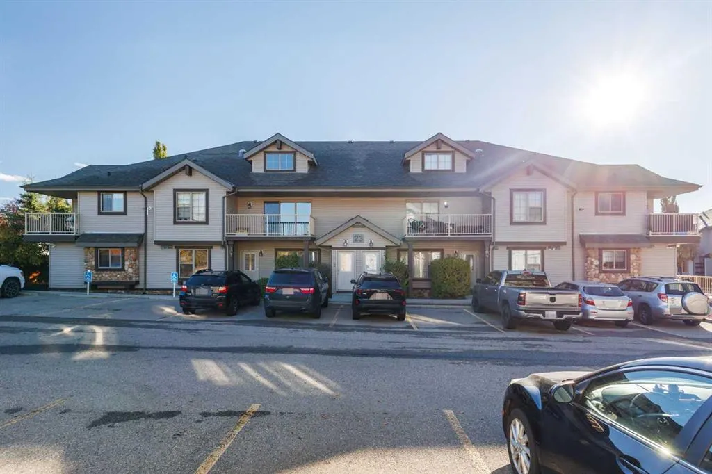 23 Everridge Square SW #104