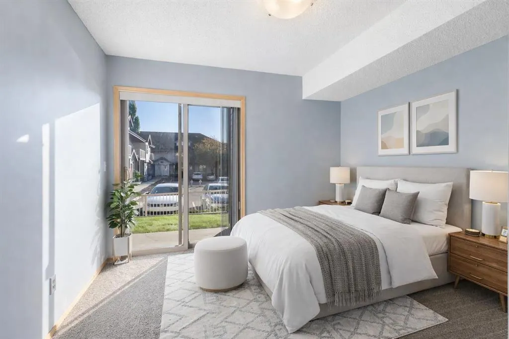23 Everridge Square SW #104