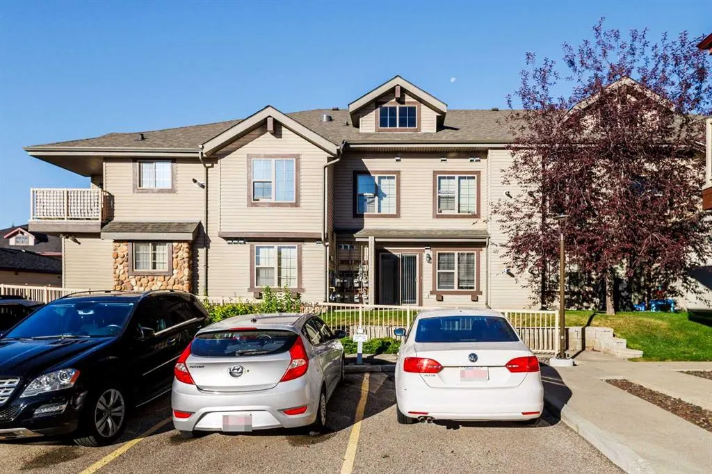 23 Everridge Square SW #104