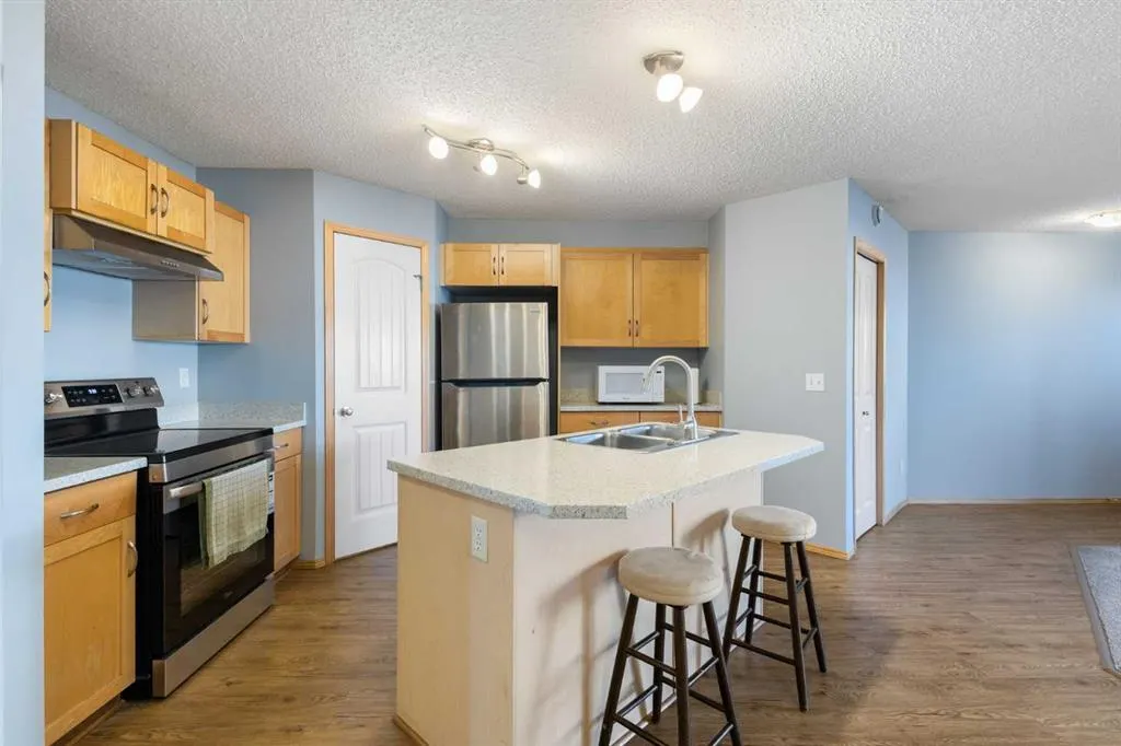 23 Everridge Square SW #104