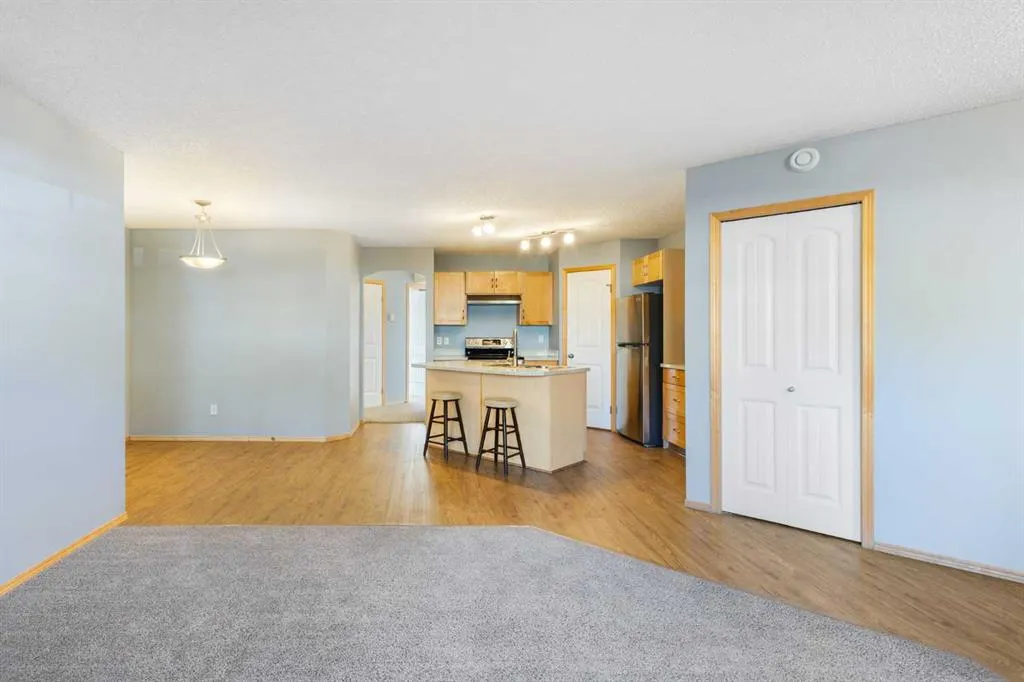 23 Everridge Square SW #104
