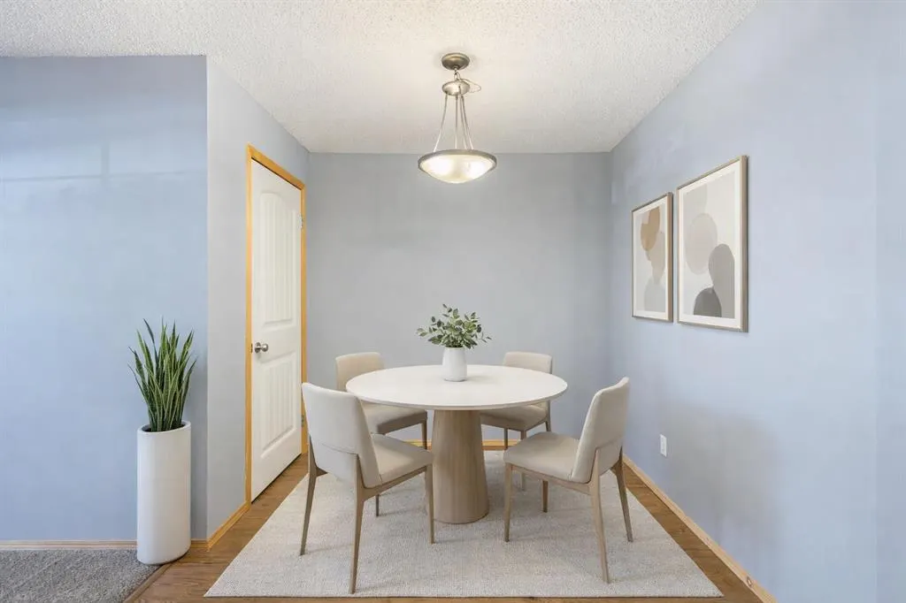 23 Everridge Square SW #104