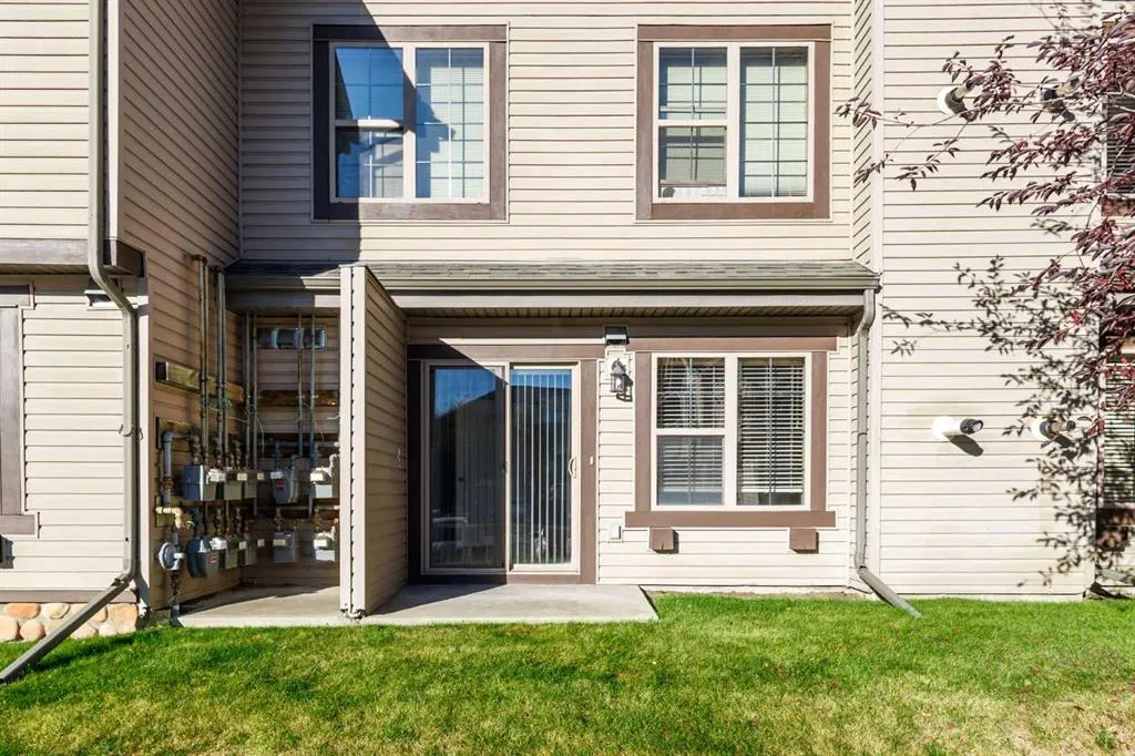 23 Everridge Square SW #104