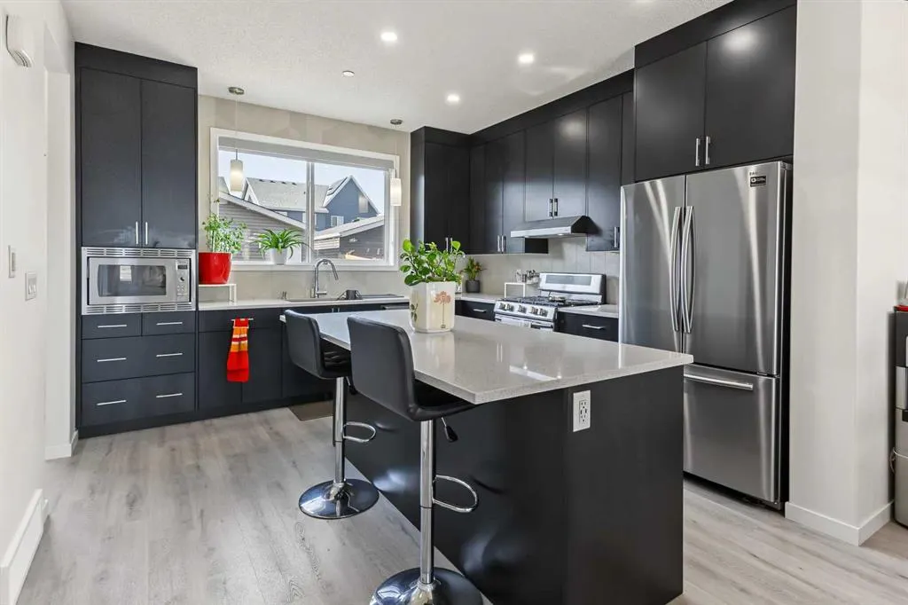 16 Howse Crescent NE