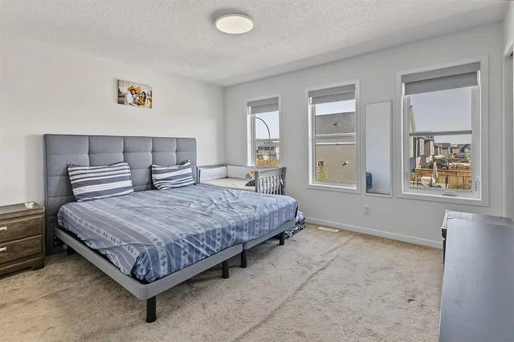 16 Howse Crescent NE