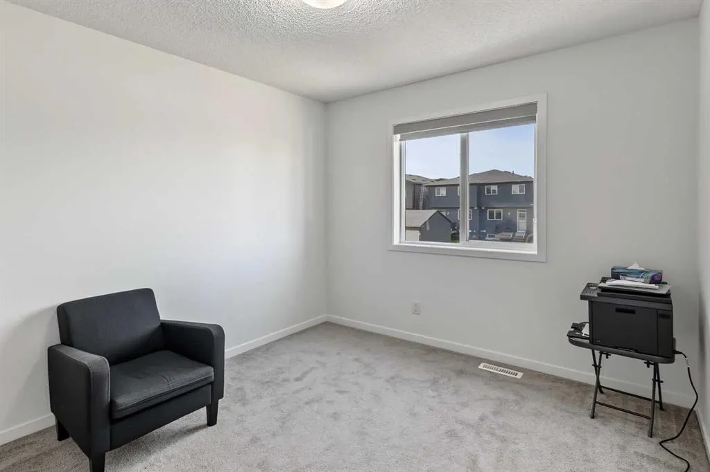 16 Howse Crescent NE