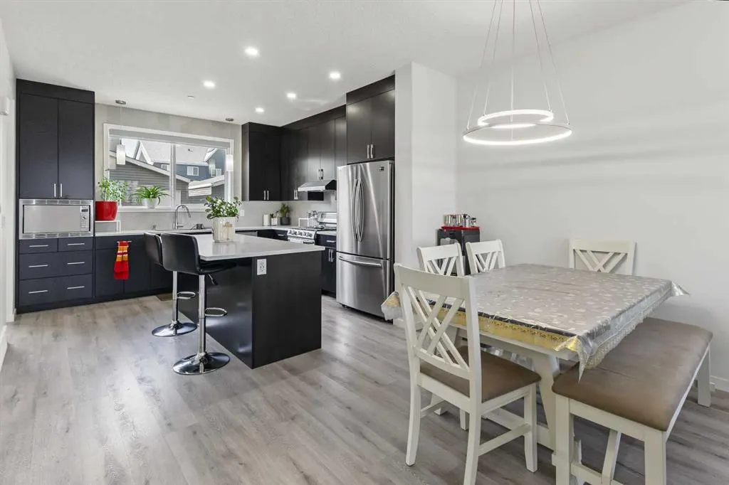 16 Howse Crescent NE
