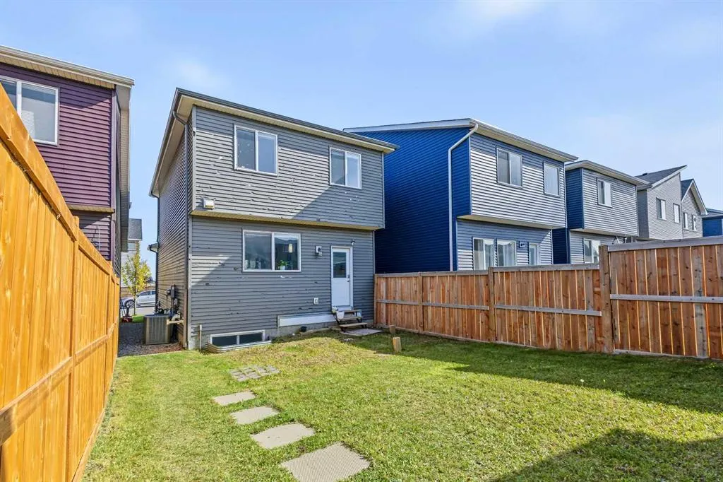 16 Howse Crescent NE