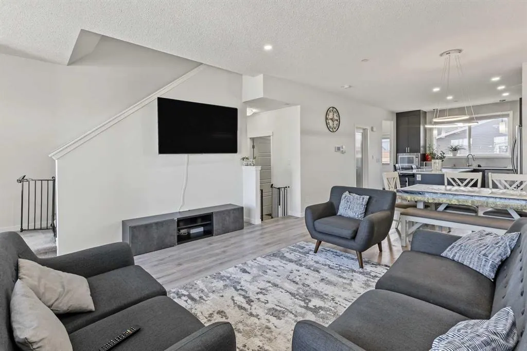 16 Howse Crescent NE