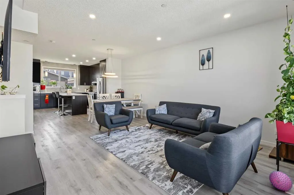 16 Howse Crescent NE