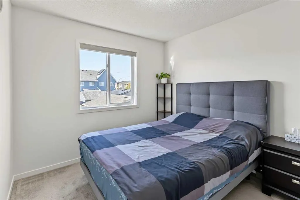 16 Howse Crescent NE