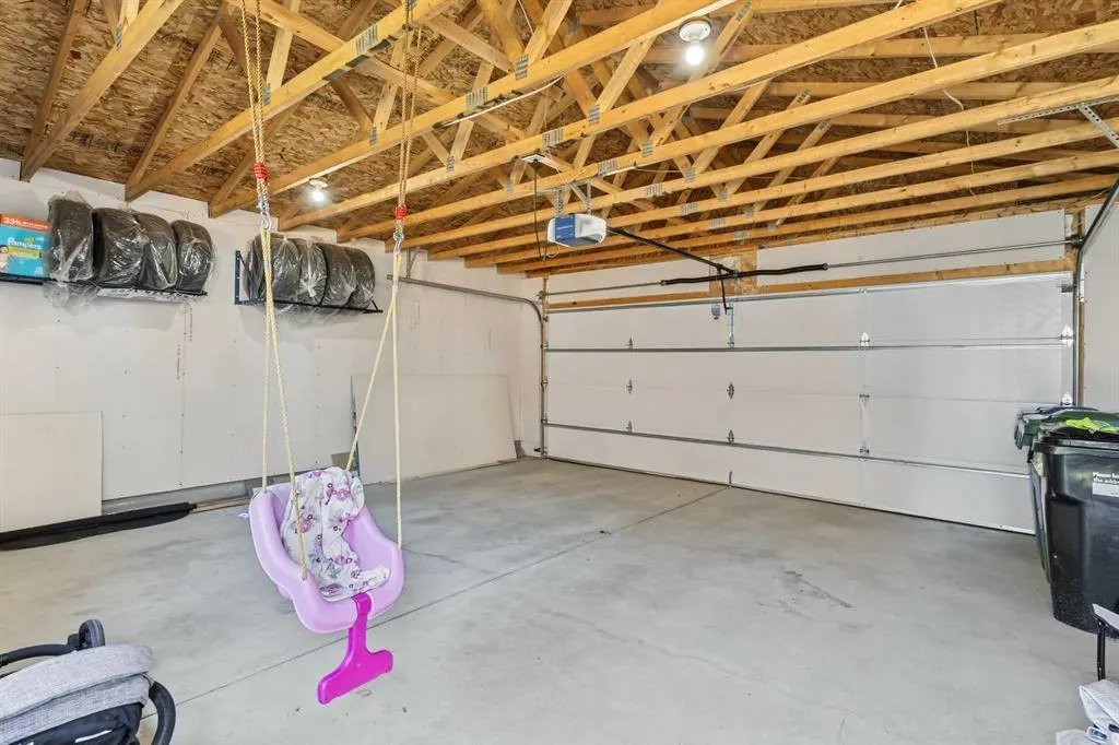 16 Howse Crescent NE