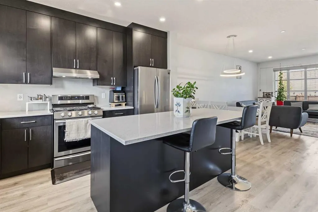 16 Howse Crescent NE