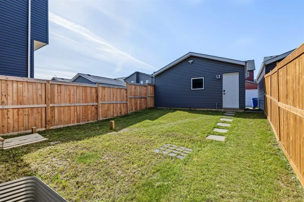 16 Howse Crescent NE