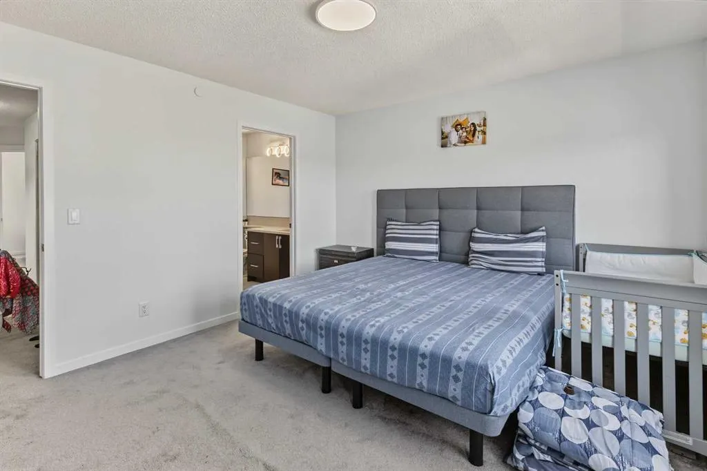 16 Howse Crescent NE