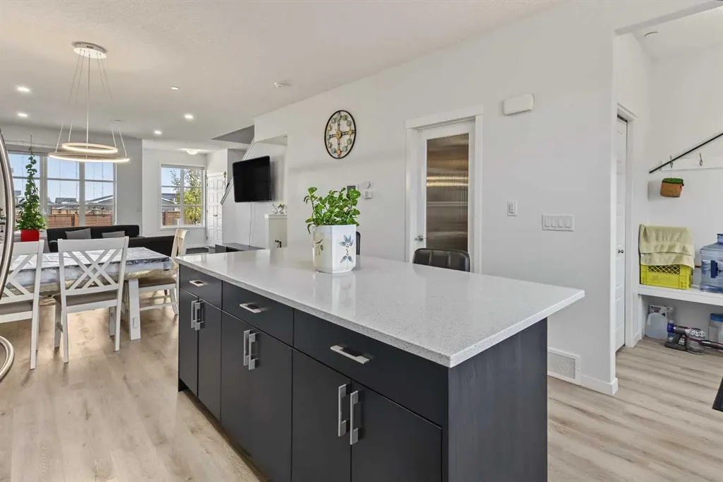 16 Howse Crescent NE