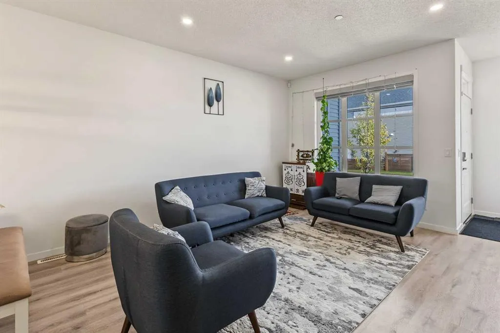 16 Howse Crescent NE